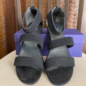 STUART WEITZMAN - “Ligament” Elastic Black 12M